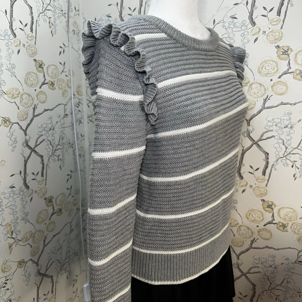 Banana Republic Grey White Striped Ruffle Pullover Sweater‎ MEDIUM